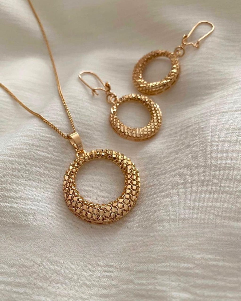 Box Circlet 925 Sterling Silver Necklace with Gold Plated